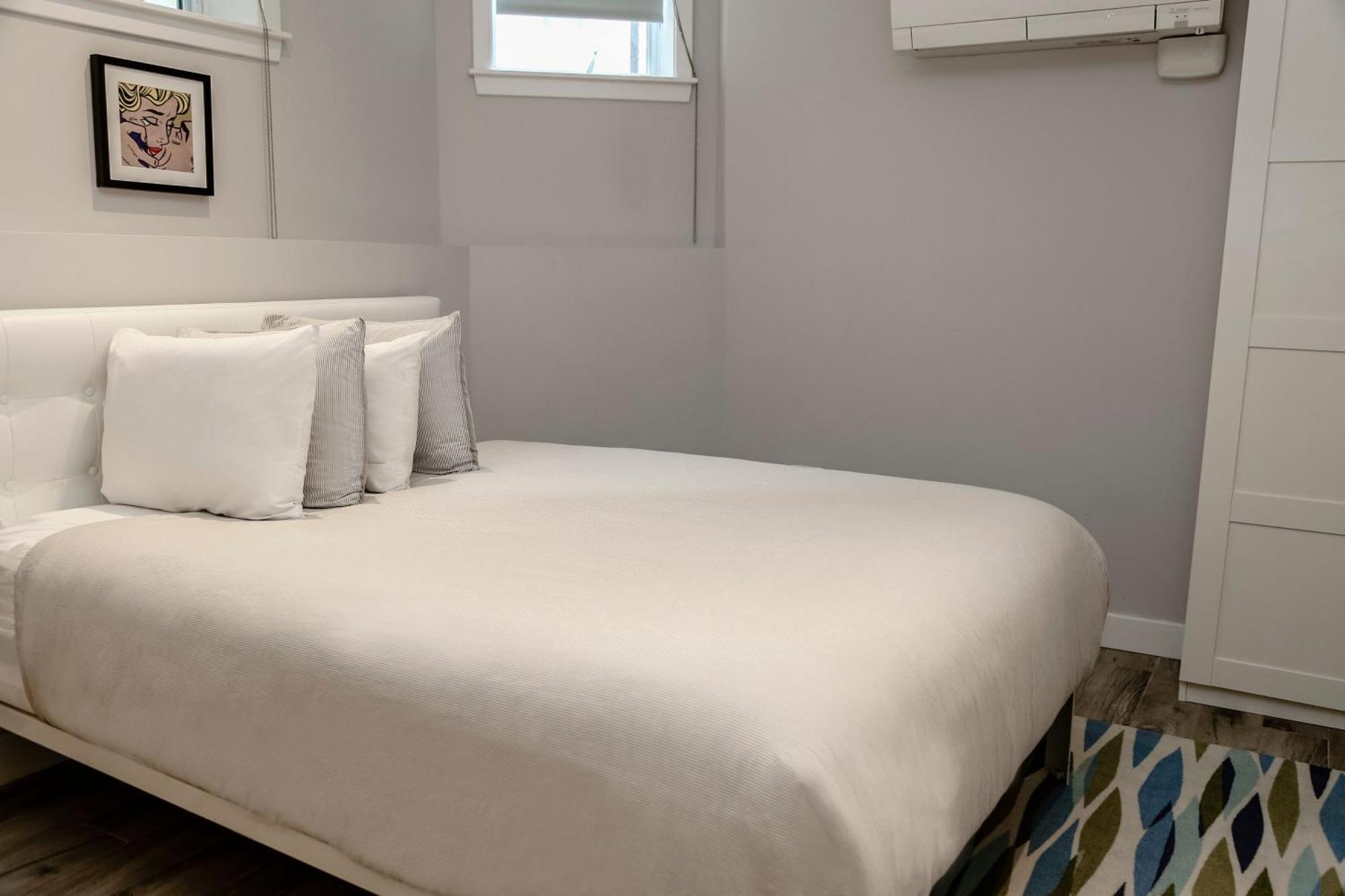 A Stylish Stay W/ A Queen Bed, Heated Floors.. #3 Бруклин Екстериор снимка