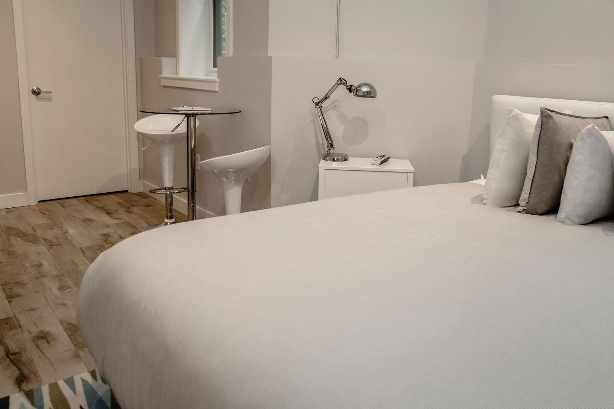 A Stylish Stay W/ A Queen Bed, Heated Floors.. #3 Бруклин Екстериор снимка