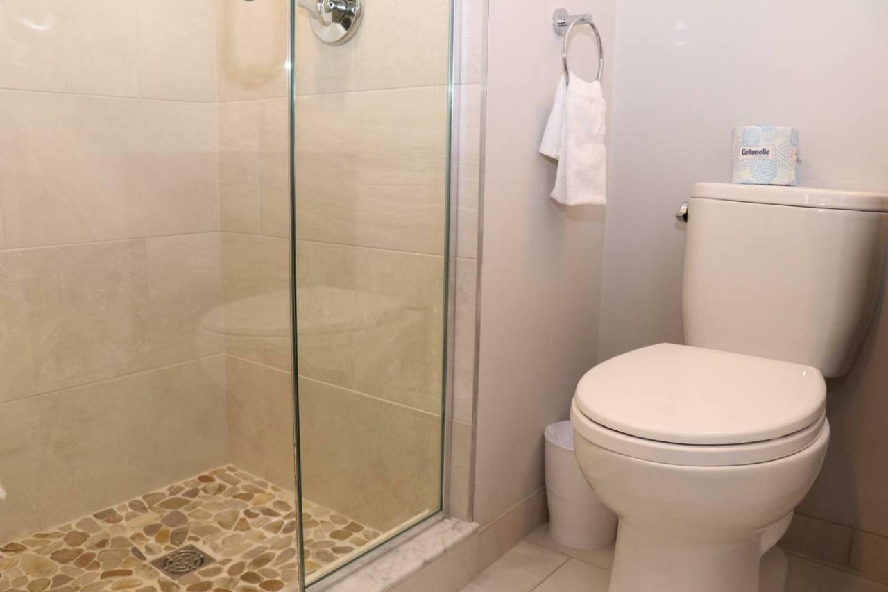 A Stylish Stay W/ A Queen Bed, Heated Floors.. #3 Бруклин Екстериор снимка