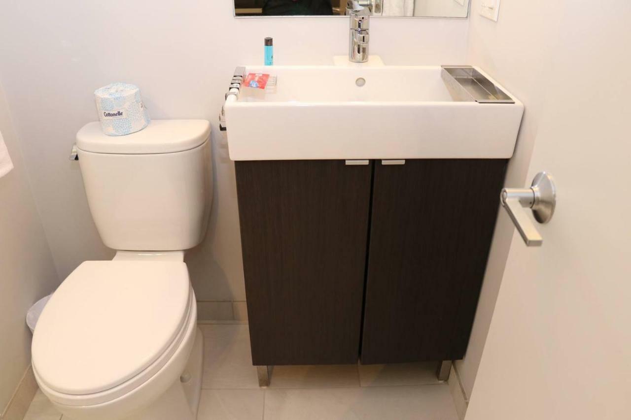 A Stylish Stay W/ A Queen Bed, Heated Floors.. #3 Бруклин Екстериор снимка